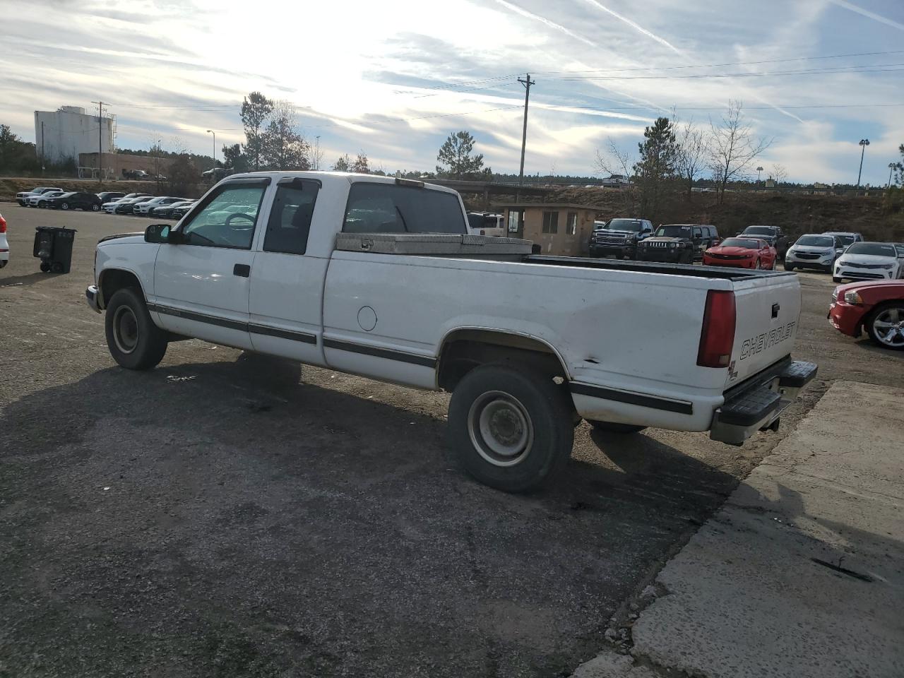 Image 2 of 1999 CHEVROLET GMT-400 C2500 1999 with VIN 1GCGC29R2XF036637