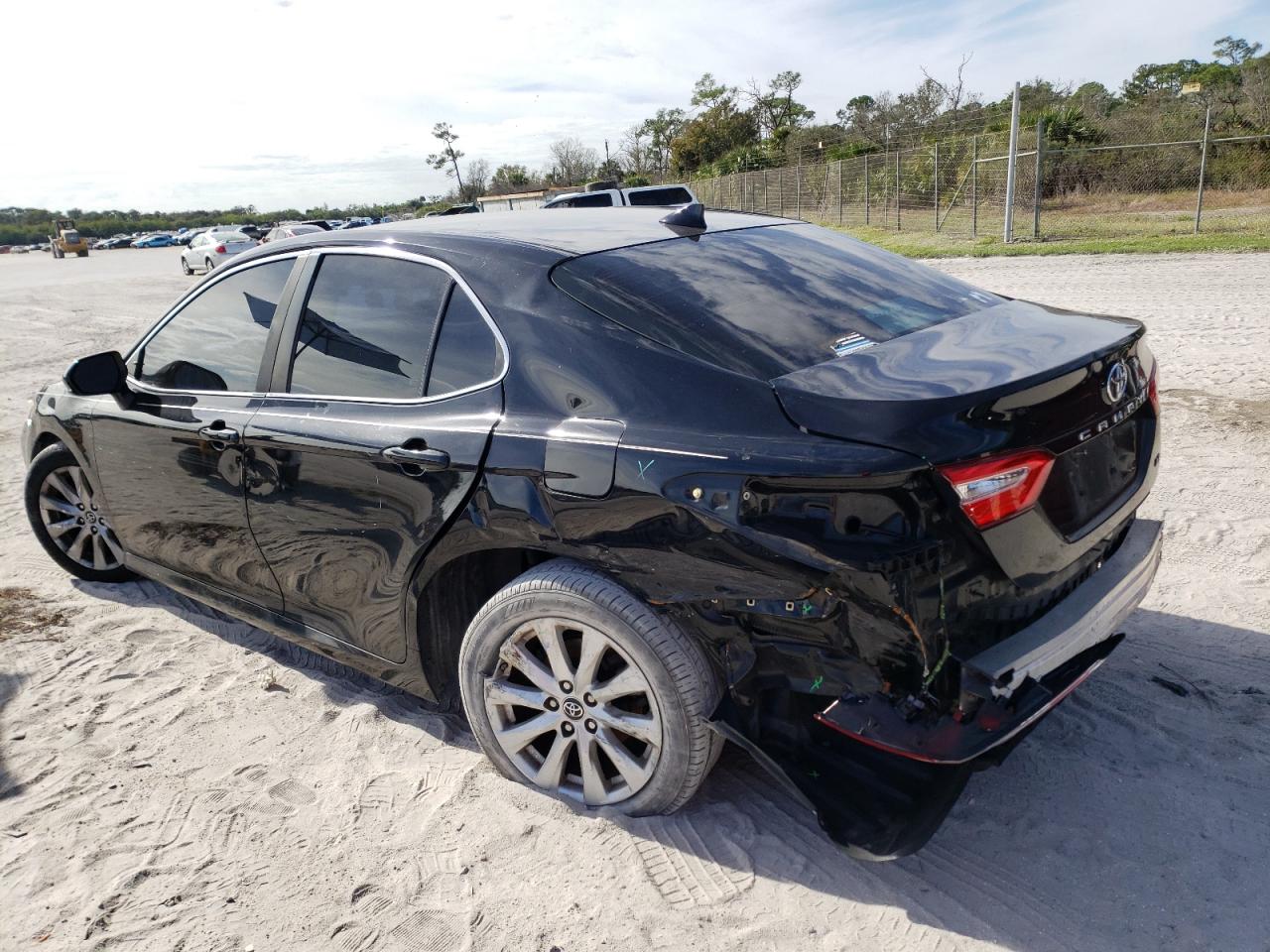 Изображение 2 2019 TOYOTA CAMRY L 2019 с VIN 4T1B11HKXKU185828