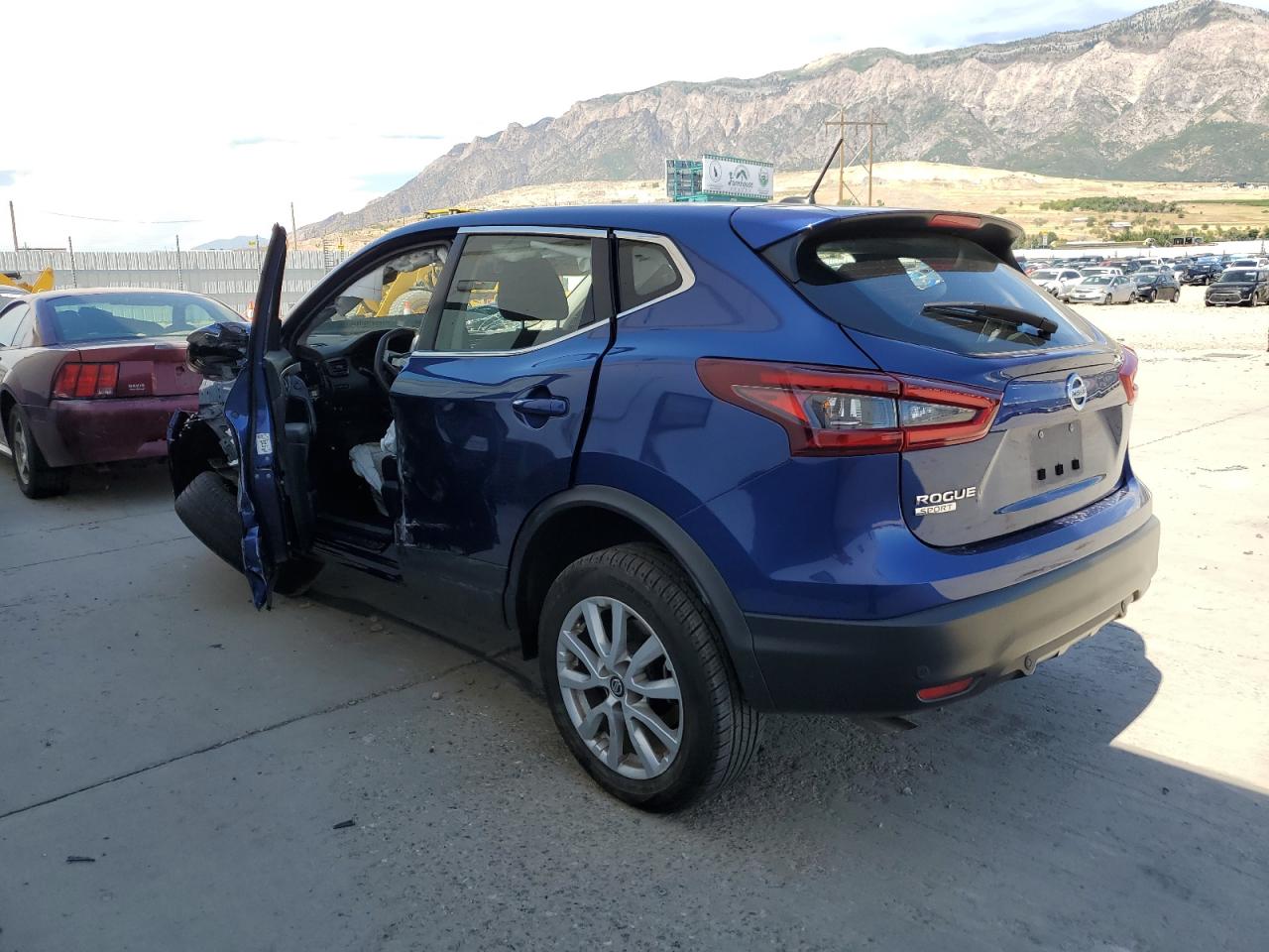 Obraz 2 z 2021 NISSAN ROGUE SPORT S 2021 z VIN JN1BJ1AV3MW313586