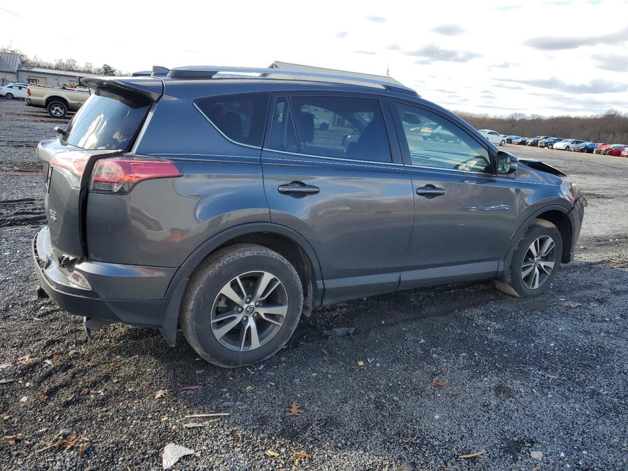 Изображение 3 2017 TOYOTA RAV4 XLE 2017 с VIN JTMRFREV5HD199081