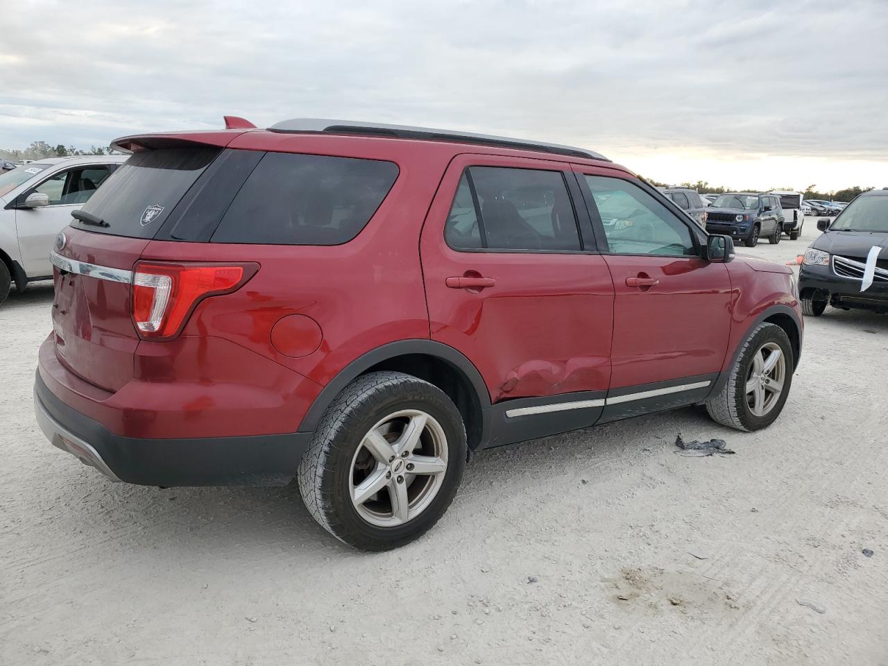 Image 3 of 2017 FORD EXPLORER XLT 2017 with VIN 1FM5K7D8XHGB69000
