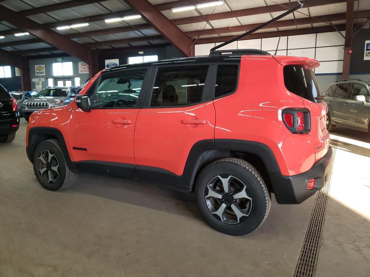 Изображение 2 2020 JEEP RENEGADE TRAILHAWK 2020 с VIN ZACNJBC16LPL90245