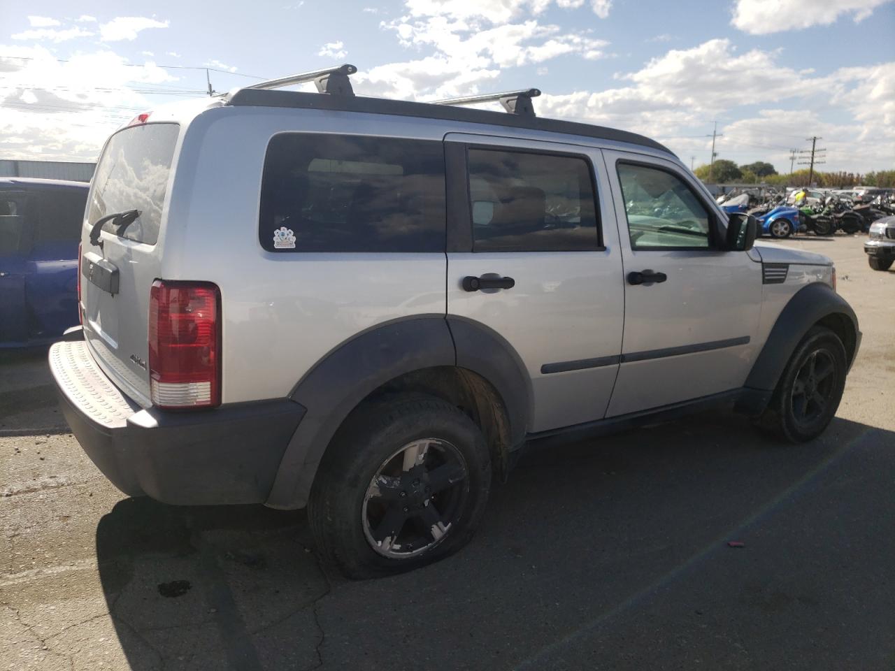 Image 3 of 2007 DODGE NITRO SXT 2007 with VIN 1D8GU28K07W601311