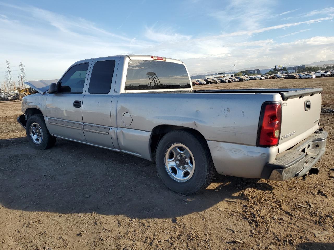 Image 2 of 2005 CHEVROLET SILVERADO C1500 2005 with VIN 2GCEC19V951165753