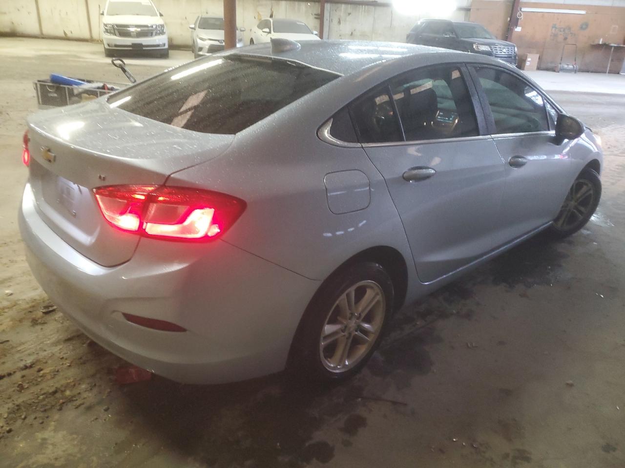 Изображение 3 2018 CHEVROLET CRUZE LT 2018 с VIN 1G1BE5SM2J7177514