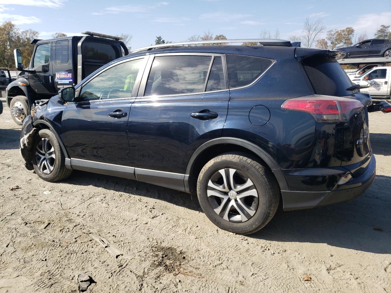 Obraz 2 z 2017 TOYOTA RAV4 LE 2017 z VIN JTMBFREV3HJ167717