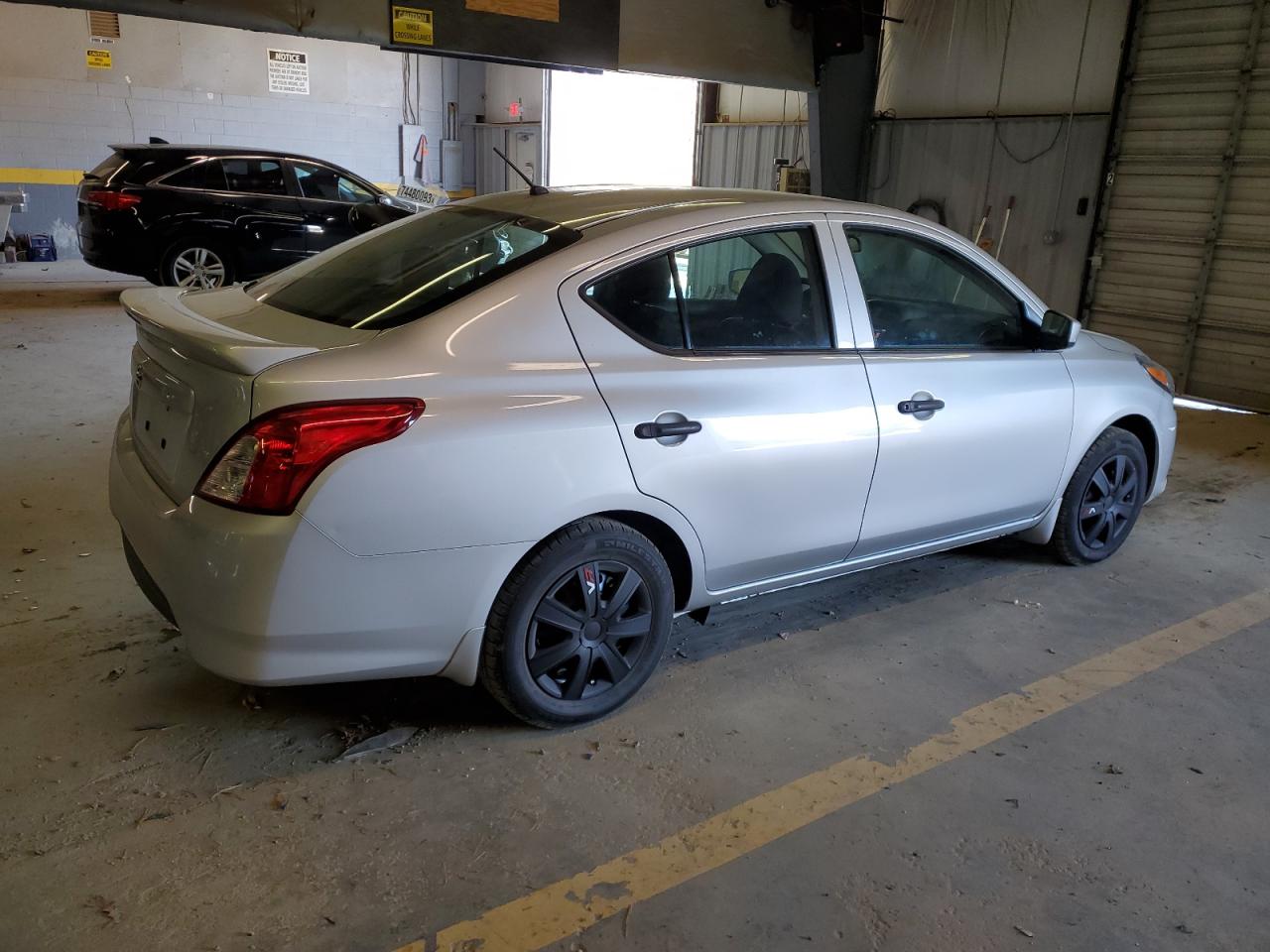Obraz 3 z 2019 NISSAN VERSA S 2019 z VIN 3N1CN7AP1KL807123