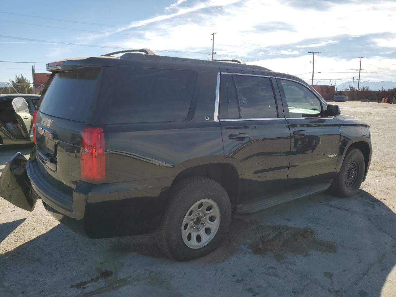 Image 3 of 2015 CHEVROLET TAHOE C1500 LT 2015 with VIN 1GNSCBKC3FR630853