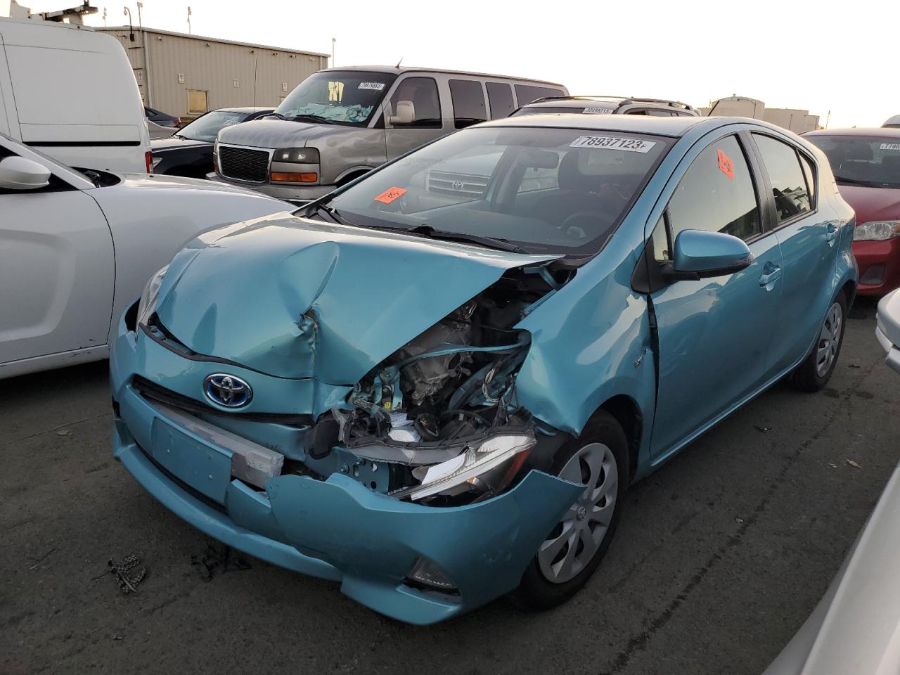 Изображение 1 2013 TOYOTA PRIUS C  2013 с VIN JTDKDTB33D1038747