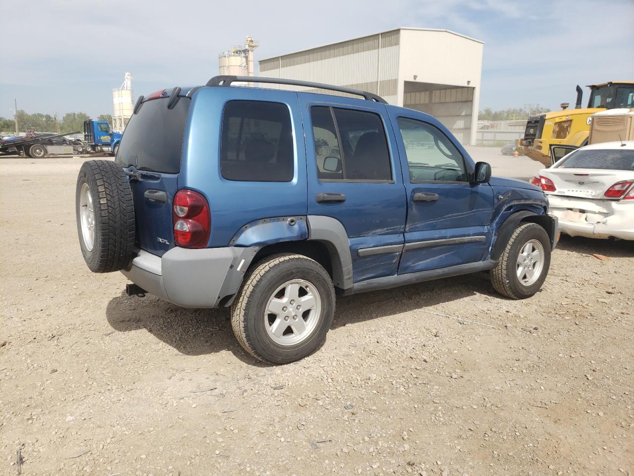 Изображение 3 2005 JEEP LIBERTY SPORT 2005 с VIN 1J4GL48K85W696706