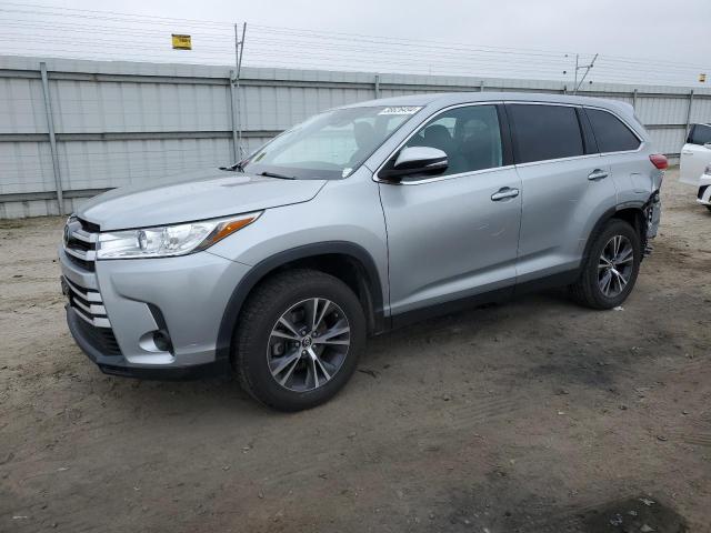 Image 1 of 2019 TOYOTA HIGHLANDER LE 2019 with VIN 5TDZARFH4KS059381