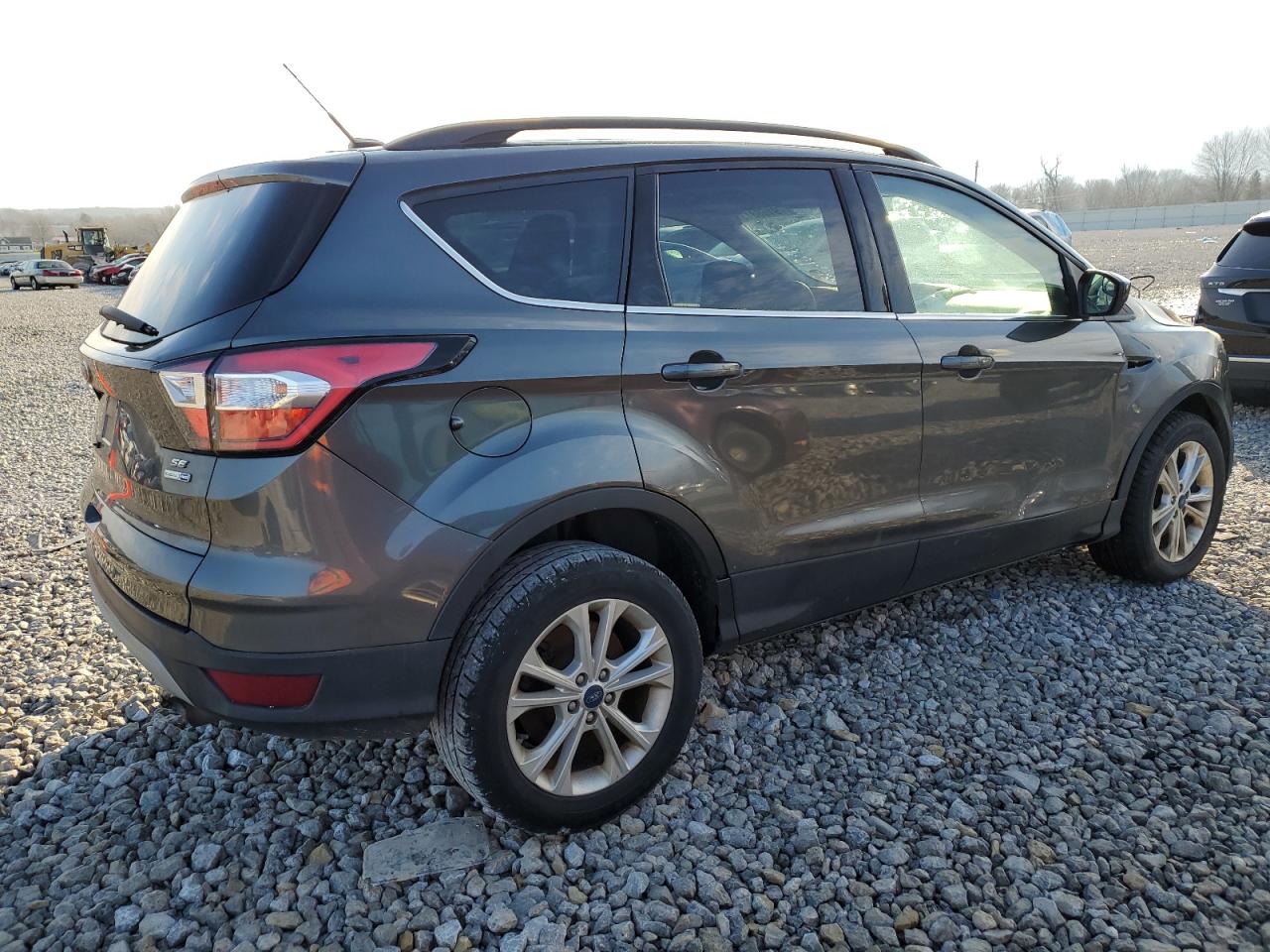 Image 3 of 2018 FORD ESCAPE SE 2018 with VIN 1FMCU9GD5JUB17156