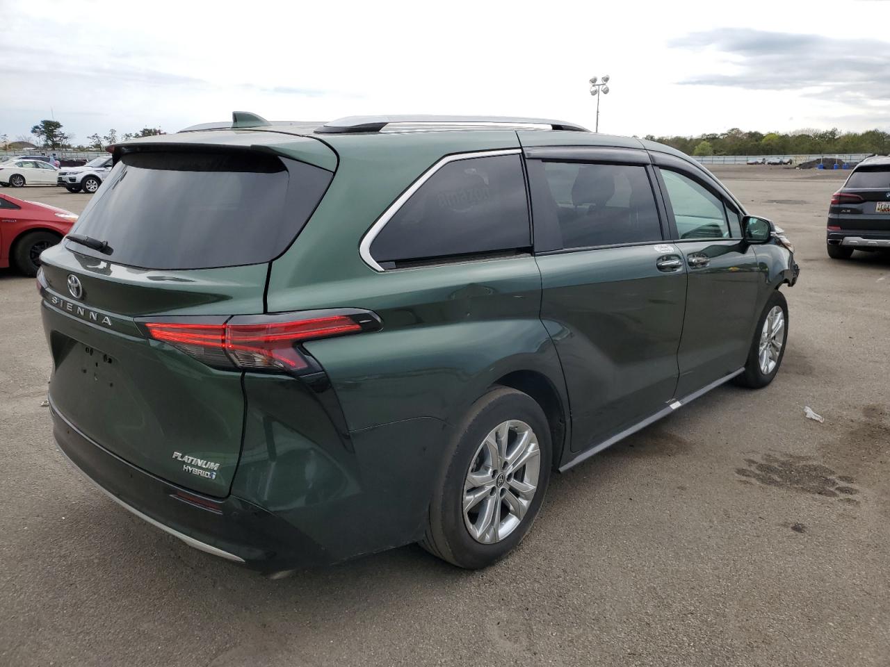 Image 3 of 2022 TOYOTA SIENNA LIMITED 2022 with VIN 5TDESKFC5NS056064