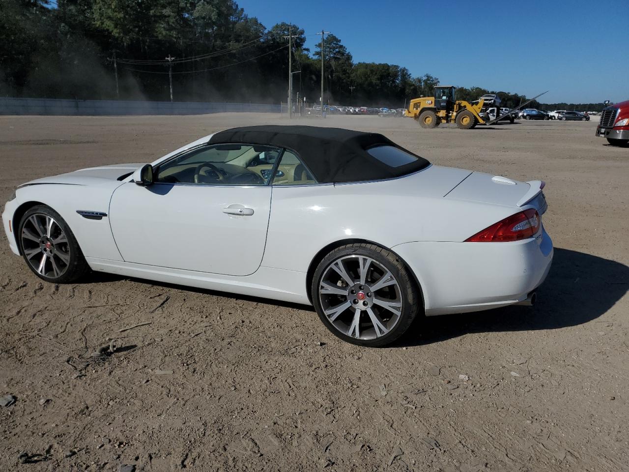 Image 2 of 2014 JAGUAR XK  2014 with VIN SAJWA4GB5ELB54008