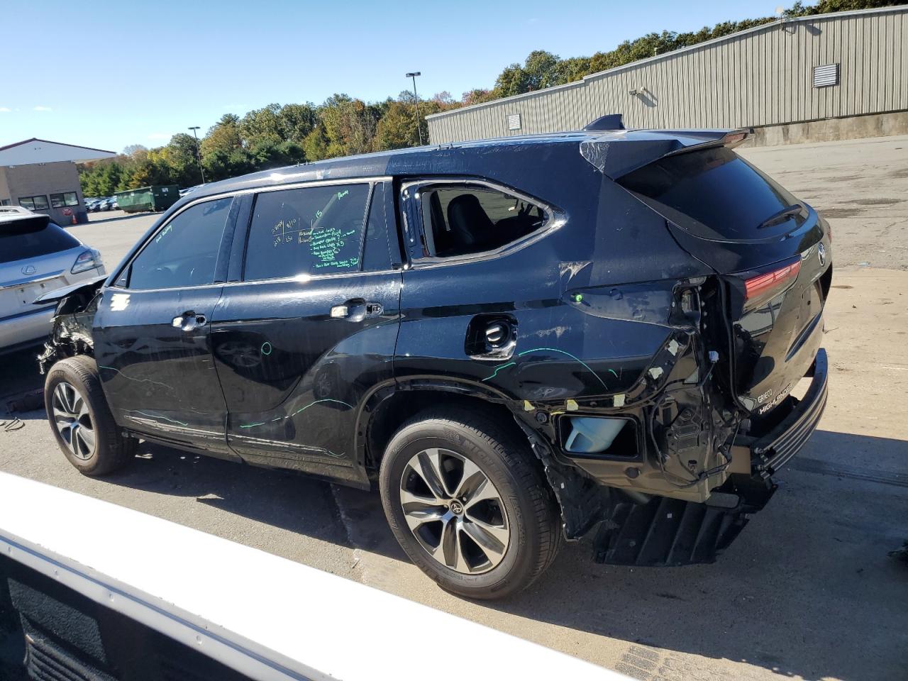 Image 2 of 2021 TOYOTA HIGHLANDER XLE 2021 with VIN 5TDGZRBH4MS528154