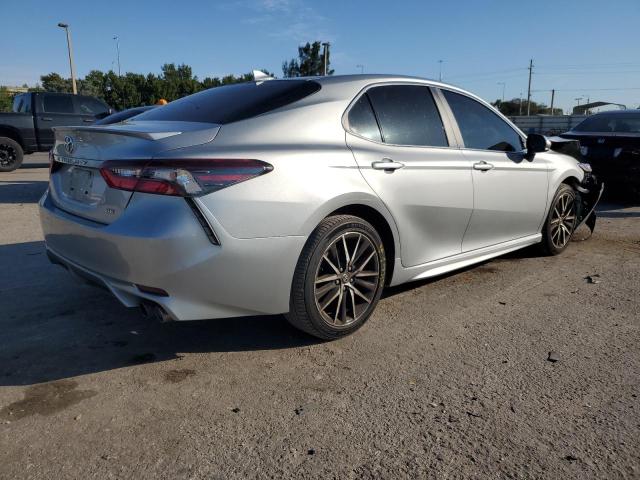 Obraz 3 z 2021 TOYOTA CAMRY SE 2021 z VIN 4T1G11AK2MU406275