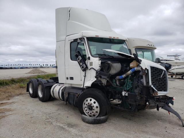 Obraz 1 z 2022 VOLVO VNR  2022 z VIN 4V4WC9EH7NN318006