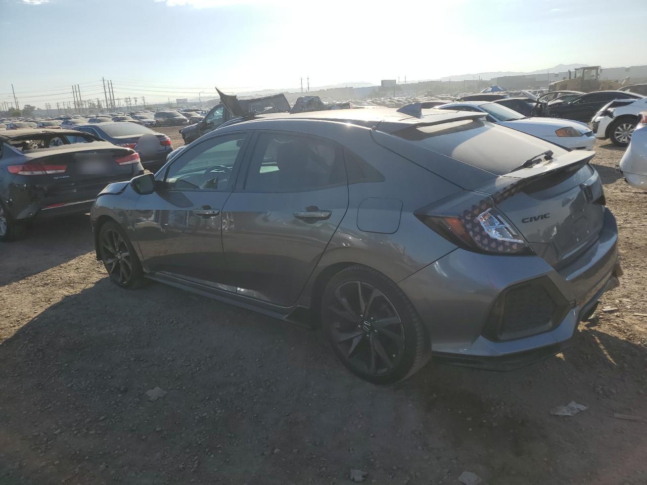 Изображение 2 2018 HONDA CIVIC SPORT 2018 с VIN SHHFK7H4XJU410391