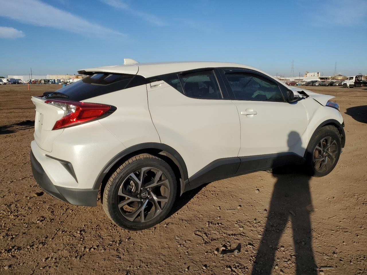 Image 3 of 2019 TOYOTA C-HR XLE 2019 with VIN JTNKHMBX0K1036122