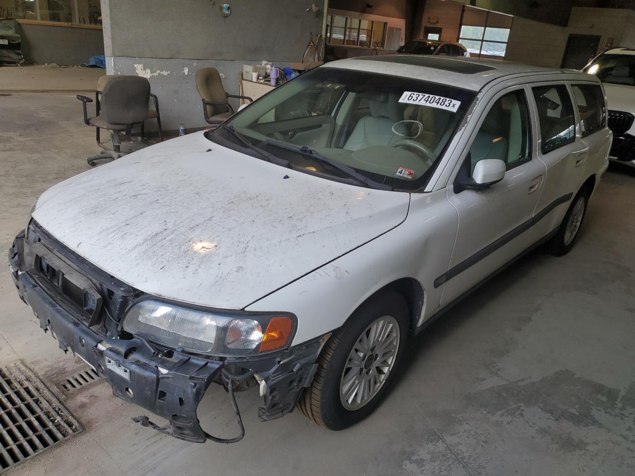 Image 1 of 2004 VOLVO V70  2004 with VIN YV1SW64A142434350