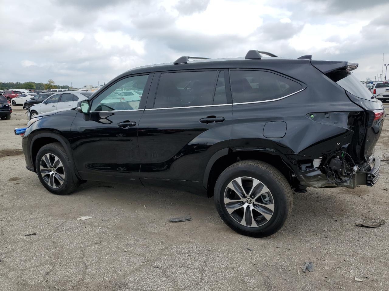 Obraz 2 z 2023 TOYOTA HIGHLANDER L 2023 z VIN 5TDKDRBH7PS043245