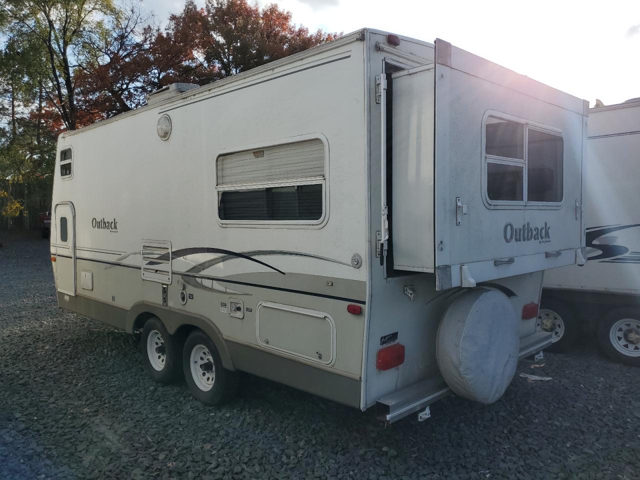 Image 3 of 2004 KEYSTONE OUTBACK 2004 with VIN 4YDT21R2X4G909147