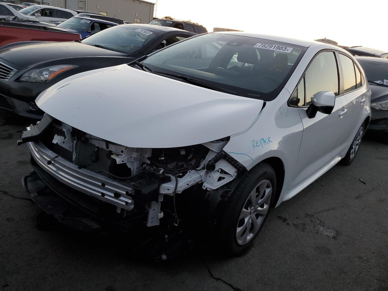 Obraz 1 z 2022 TOYOTA COROLLA LE 2022 z VIN JTDEPMAE2N3033820
