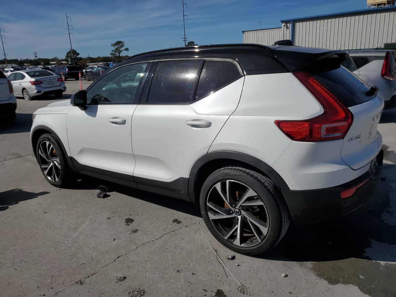 Изображение 2 2022 VOLVO XC40 T5 R-DESIGN 2022 с VIN YV4162UM1N2659676