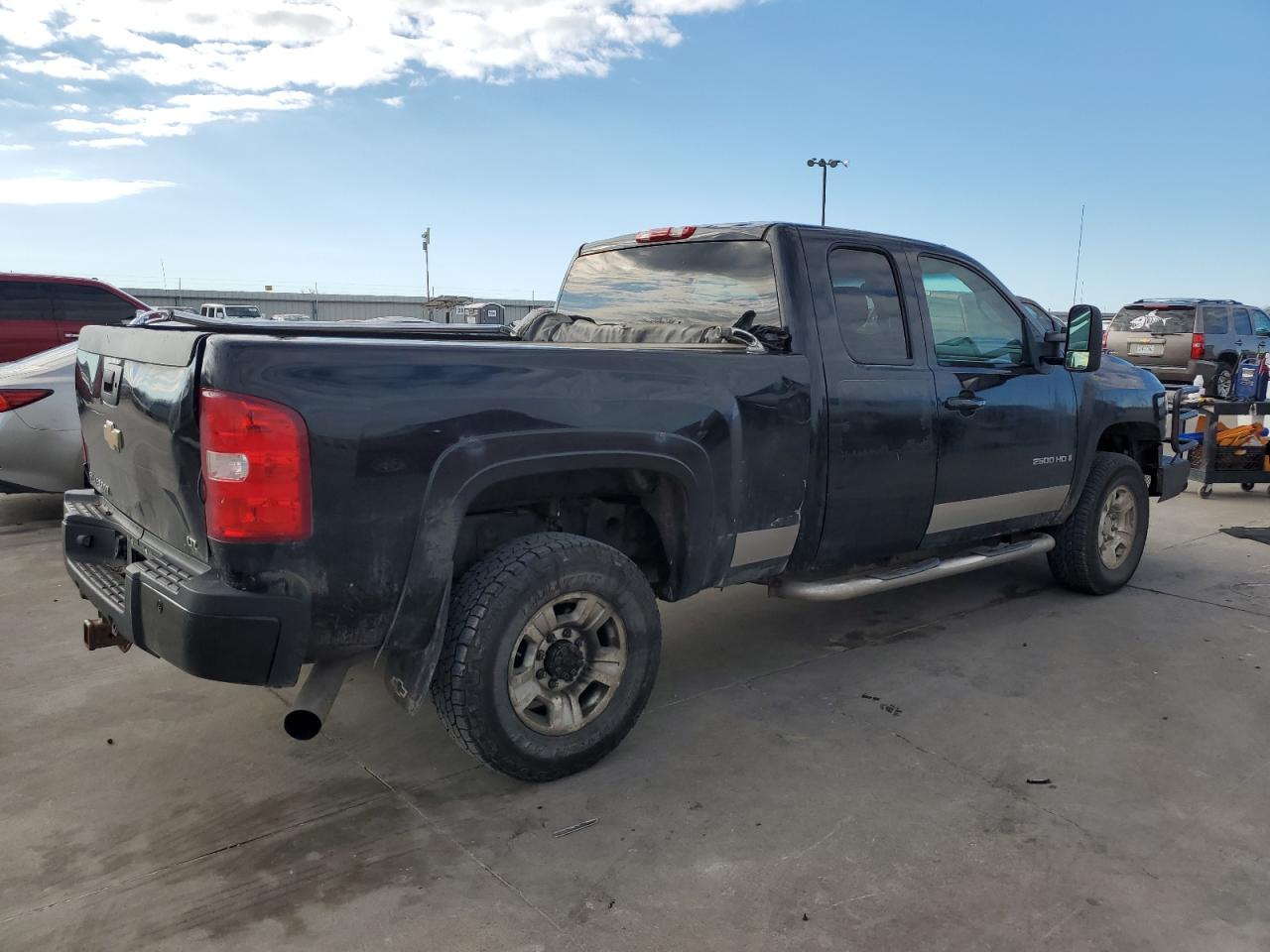 Image 3 of 2008 CHEVROLET SILVERADO K2500 HEAVY DUTY 2008 with VIN 1GCHK29698E175586