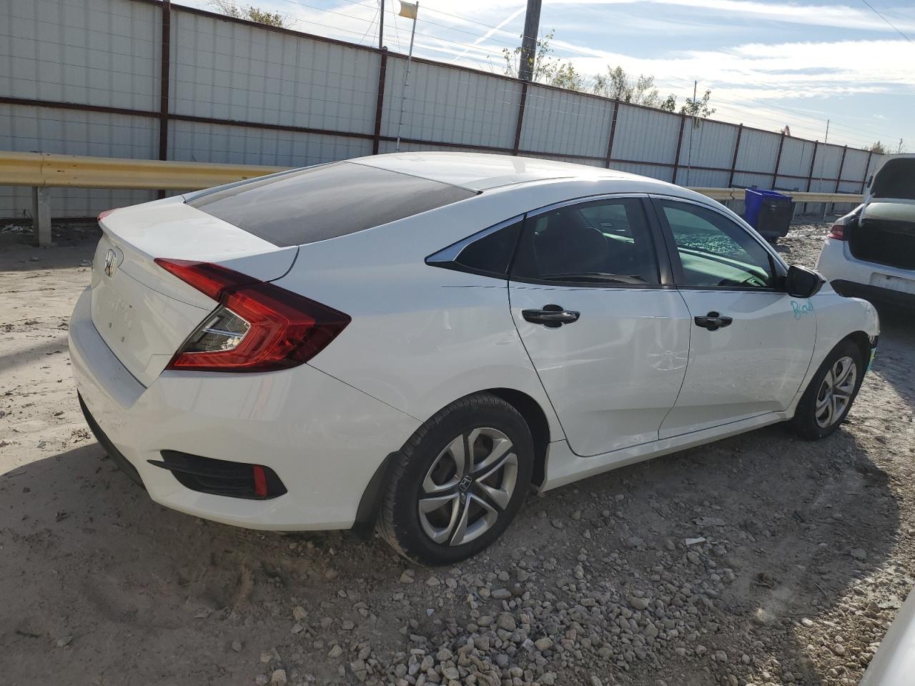 Obraz 3 z 2018 HONDA CIVIC LX 2018 z VIN 19XFC2F59JE042739
