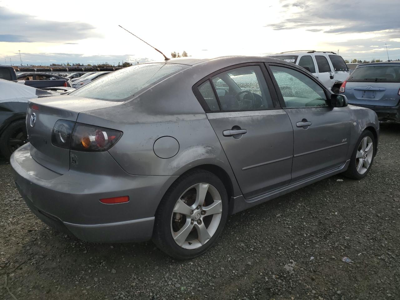 Obraz 3 z 2005 MAZDA 3 S 2005 z VIN JM1BK123351270390