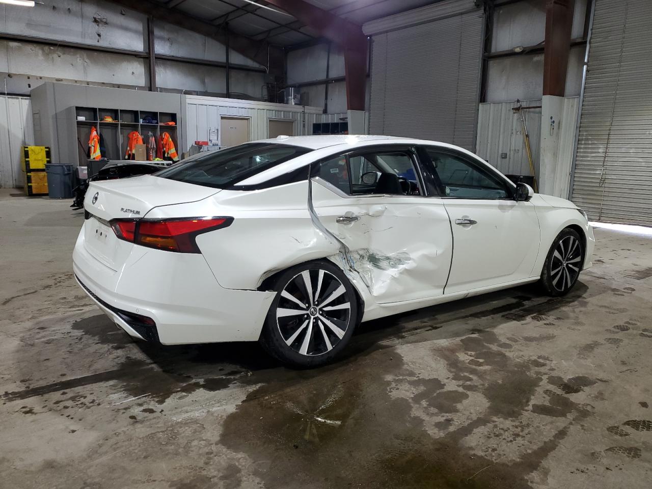 Image 3 of 2019 NISSAN ALTIMA PLATINUM 2019 with VIN 1N4BL4FV5KC114691