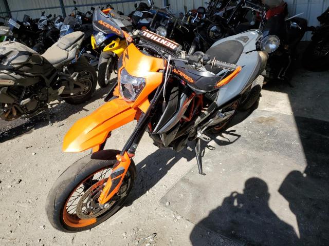 Obraz 2 z 2021 KTM 690 SMC R 2021 z VIN VBKLSV408MM711814