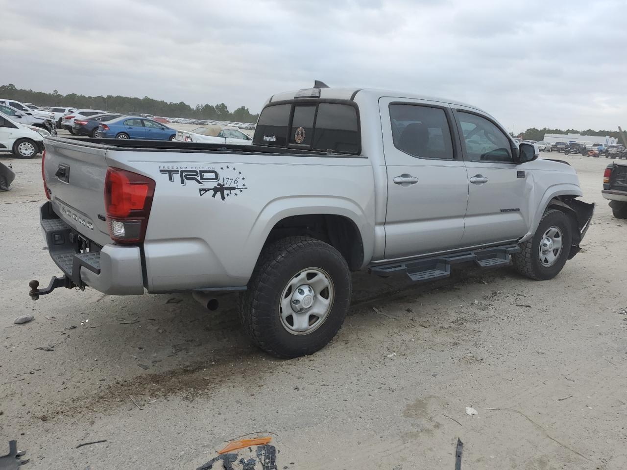 Image 3 of 2018 TOYOTA TACOMA DOUBLE CAB 2018 with VIN 3TMCZ5AN2JM185158