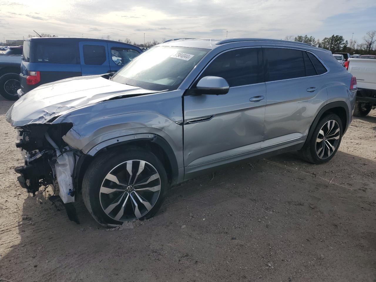 Изображение 1 2020 VOLKSWAGEN ATLAS CROSS SPORT SEL PREMIUM R-LINE 2020 с VIN 1V2TE2CA3LC225139
