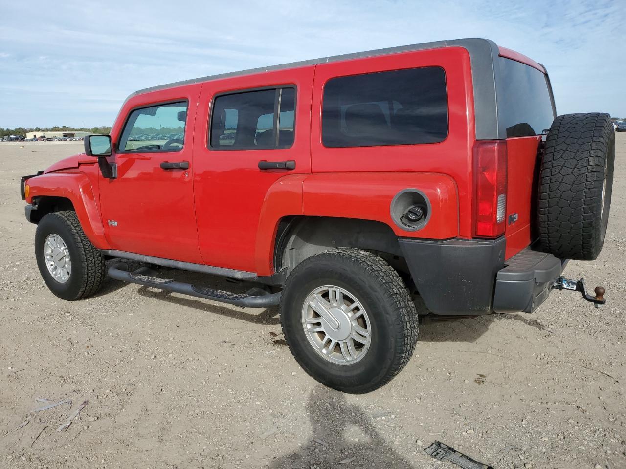 Image 2 of 2010 HUMMER H3 LUXURY 2010 with VIN 5GTMNJEE5A8138478
