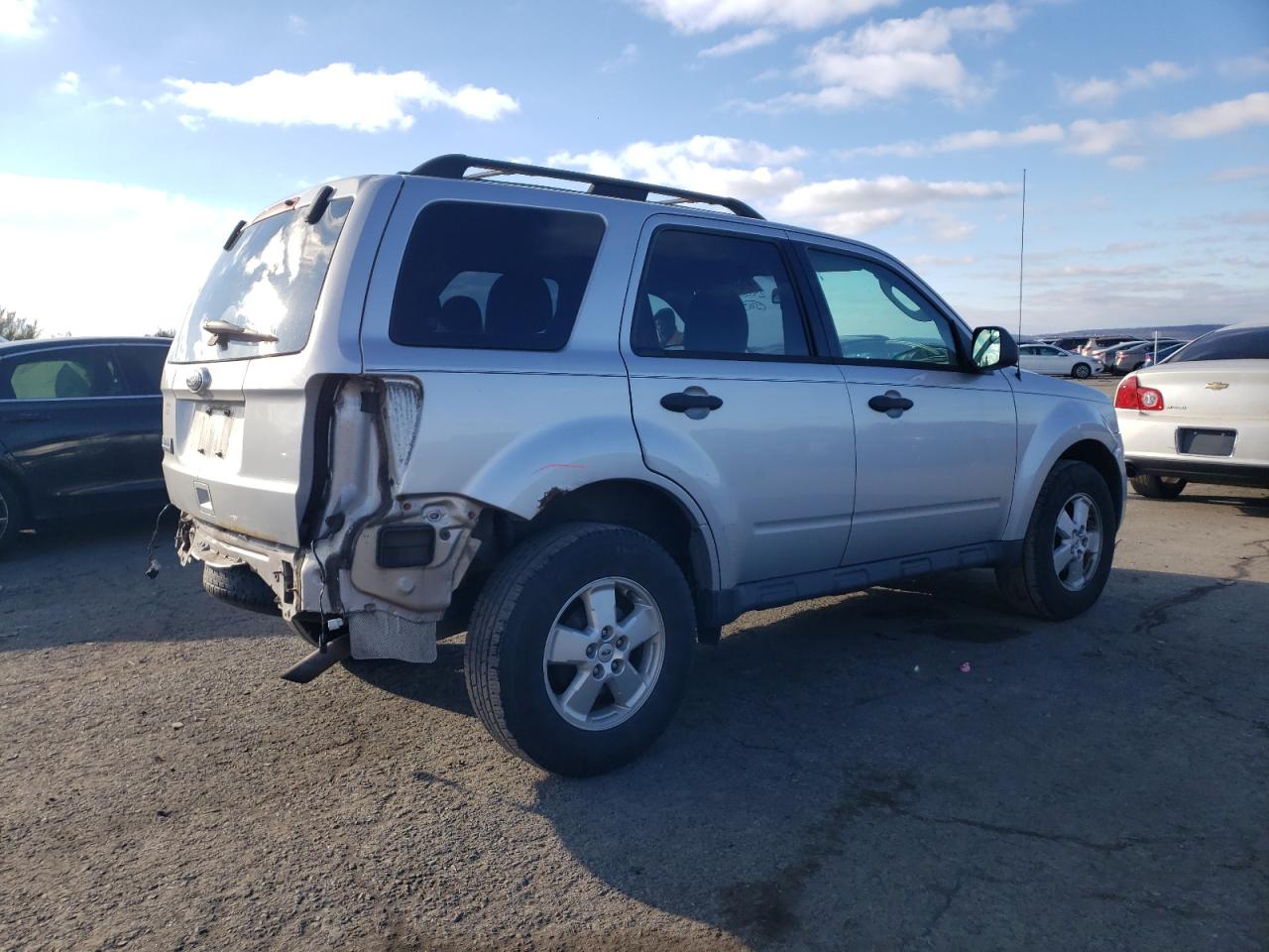 Image 3 of 2010 FORD ESCAPE XLS 2010 with VIN 1FMCU0C74AKB35977