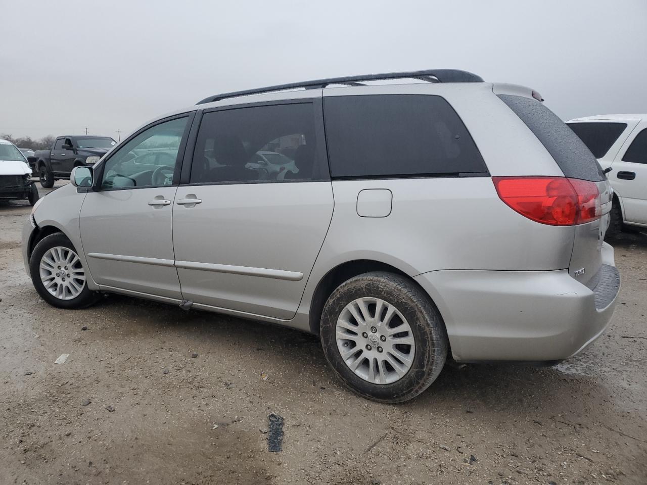 Изображение 2 2009 TOYOTA SIENNA XLE 2009 с VIN 5TDZK22C49S277684