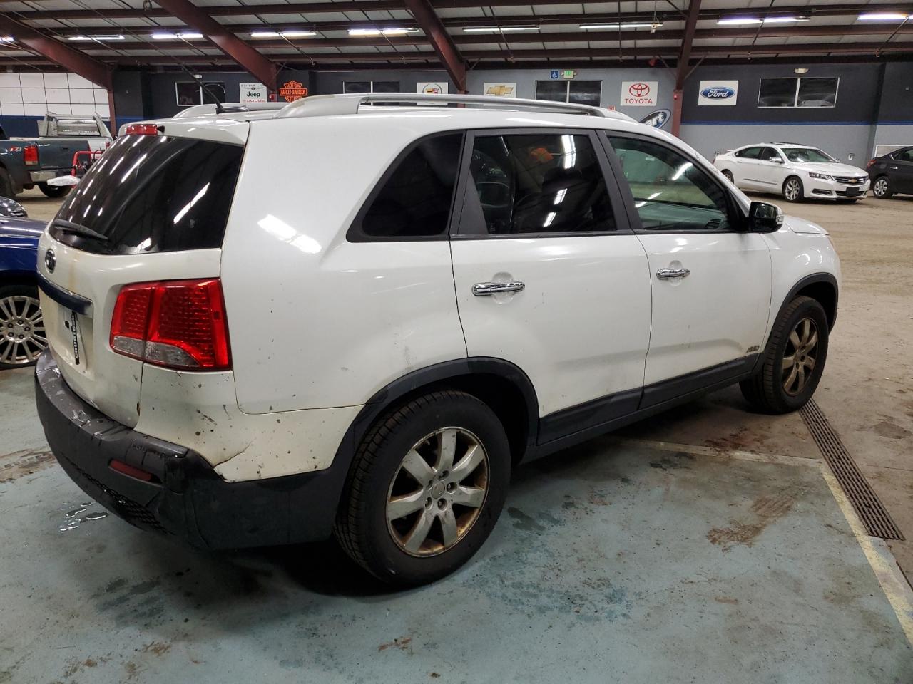 Изображение 3 2013 KIA SORENTO LX 2013 с VIN 5XYKTDA27DG319077