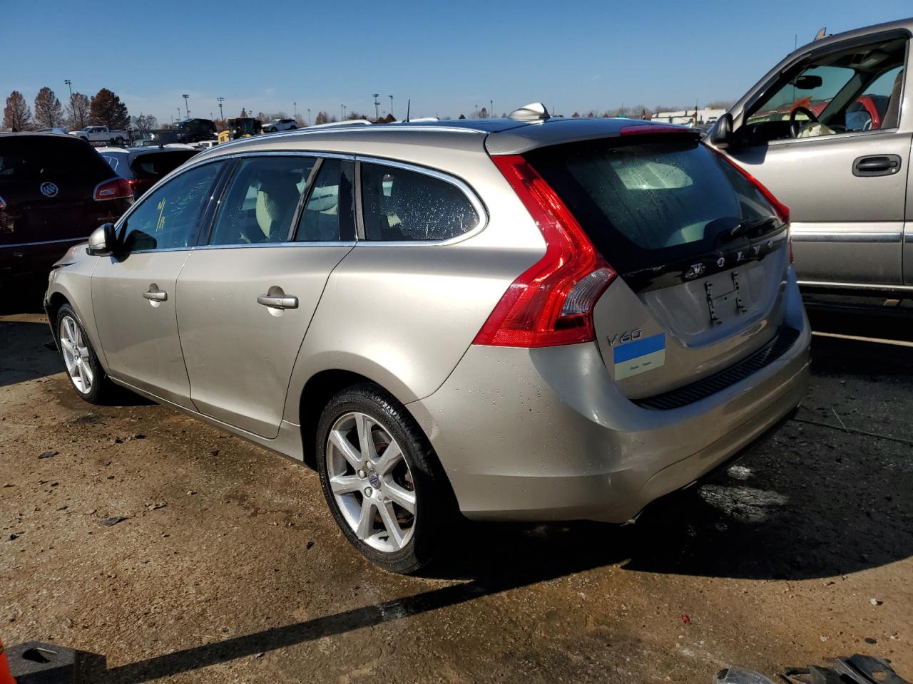Изображение 2 2016 VOLVO V60 T5 PLATINUM 2016 с VIN YV140MEM2G1293578
