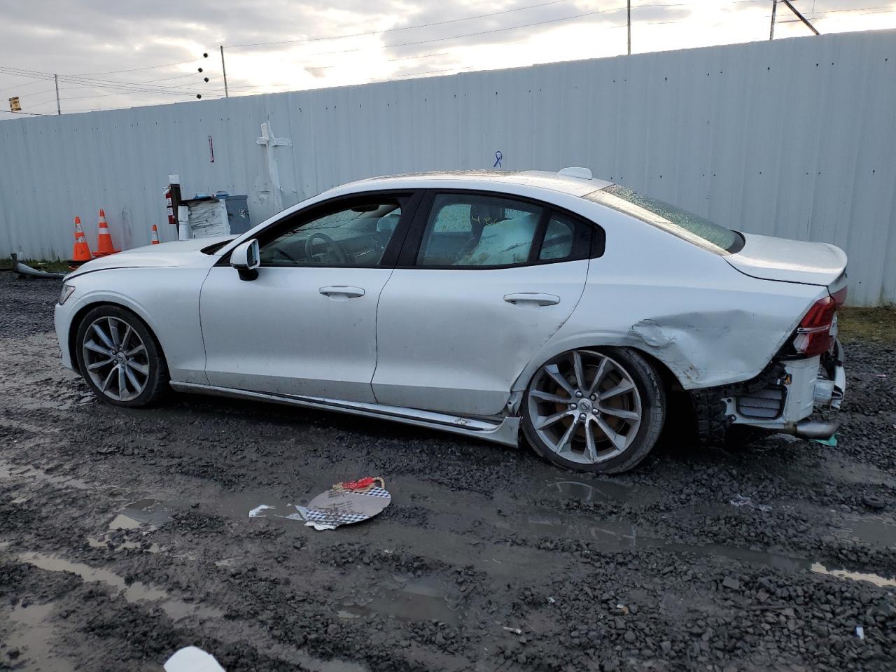 Изображение 2 2021 VOLVO S60 T6 MOMENTUM 2021 с VIN 7JRA22TK0MG080521