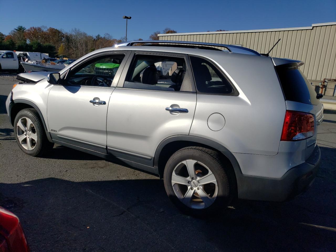 Image 2 of 2011 KIA SORENTO EX 2011 with VIN 5XYKUDA23BG135040