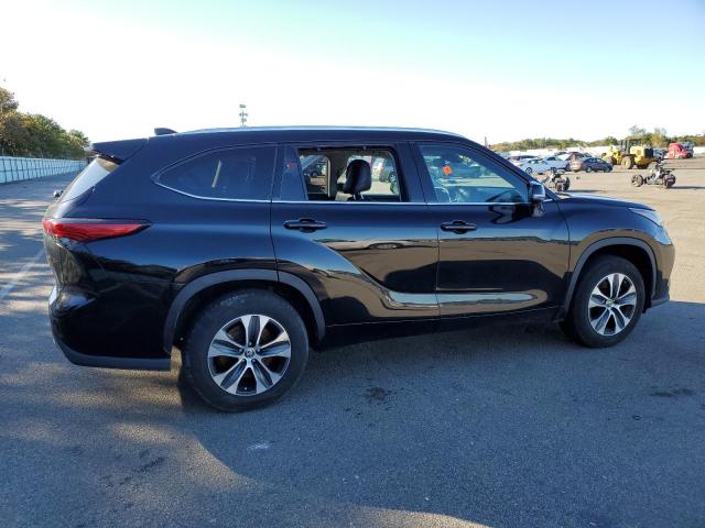 Obraz 3 z 2021 TOYOTA HIGHLANDER XLE 2021 z VIN 5TDGZRAH7MS065900