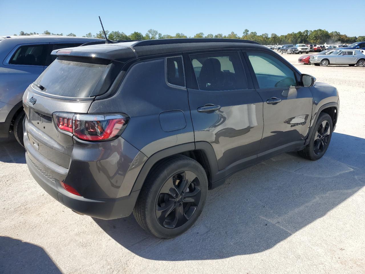 Obraz 3 z Jeep Compass Latitude 2021 z VIN 3C4NJCBB7MT523351