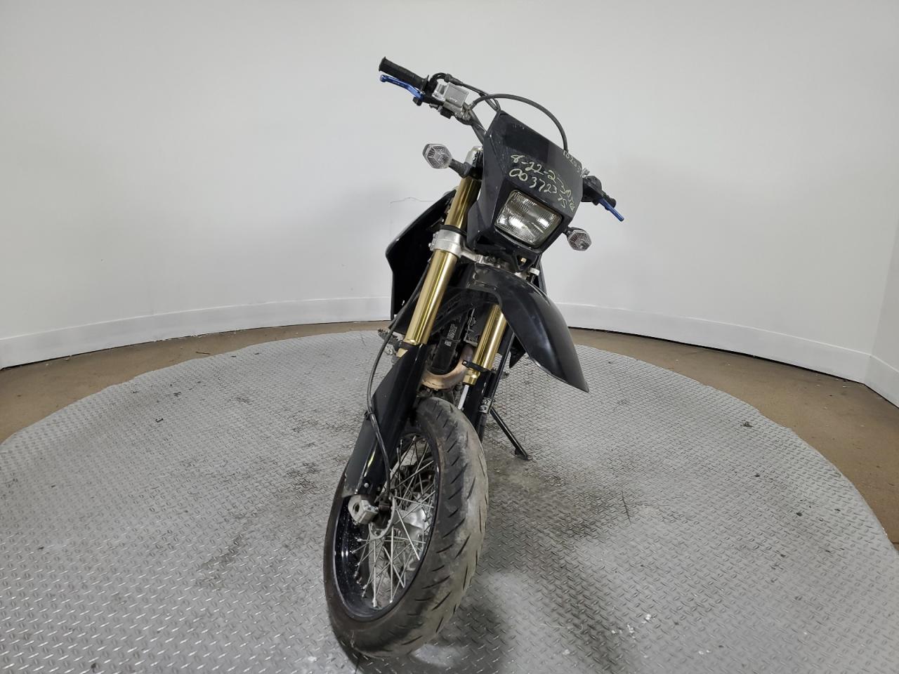 Obraz 2 z 2020 SUZUKI DR-Z400 SM 2020 z VIN JS1SK44A5L7102039