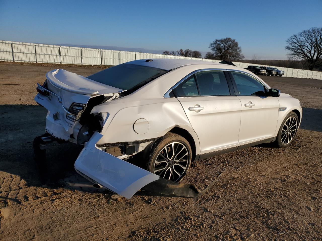 Obraz 3 z 2017 FORD TAURUS LIMITED 2017 z VIN 1FAHP2J88HG129658