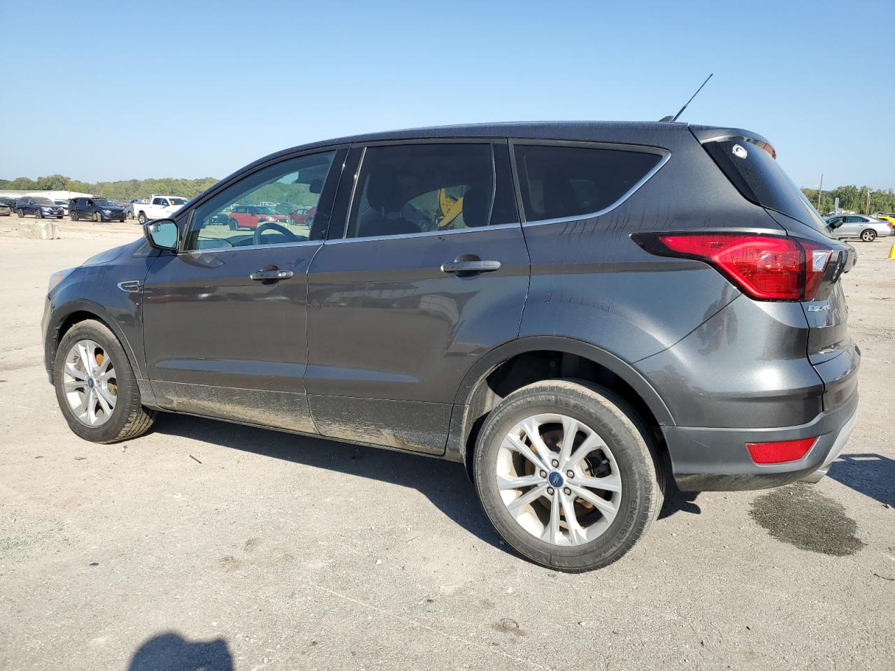 Изображение 2 2019 FORD ESCAPE SE 2019 с VIN 1FMCU0GD7KUA72119