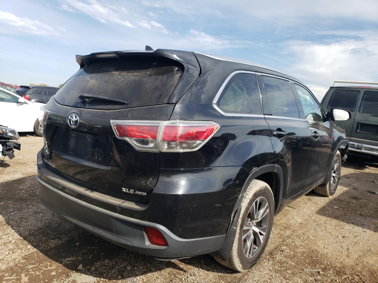 Obraz 3 z 2016 TOYOTA HIGHLANDER XLE 2016 z VIN 5TDJKRFH5GS290047