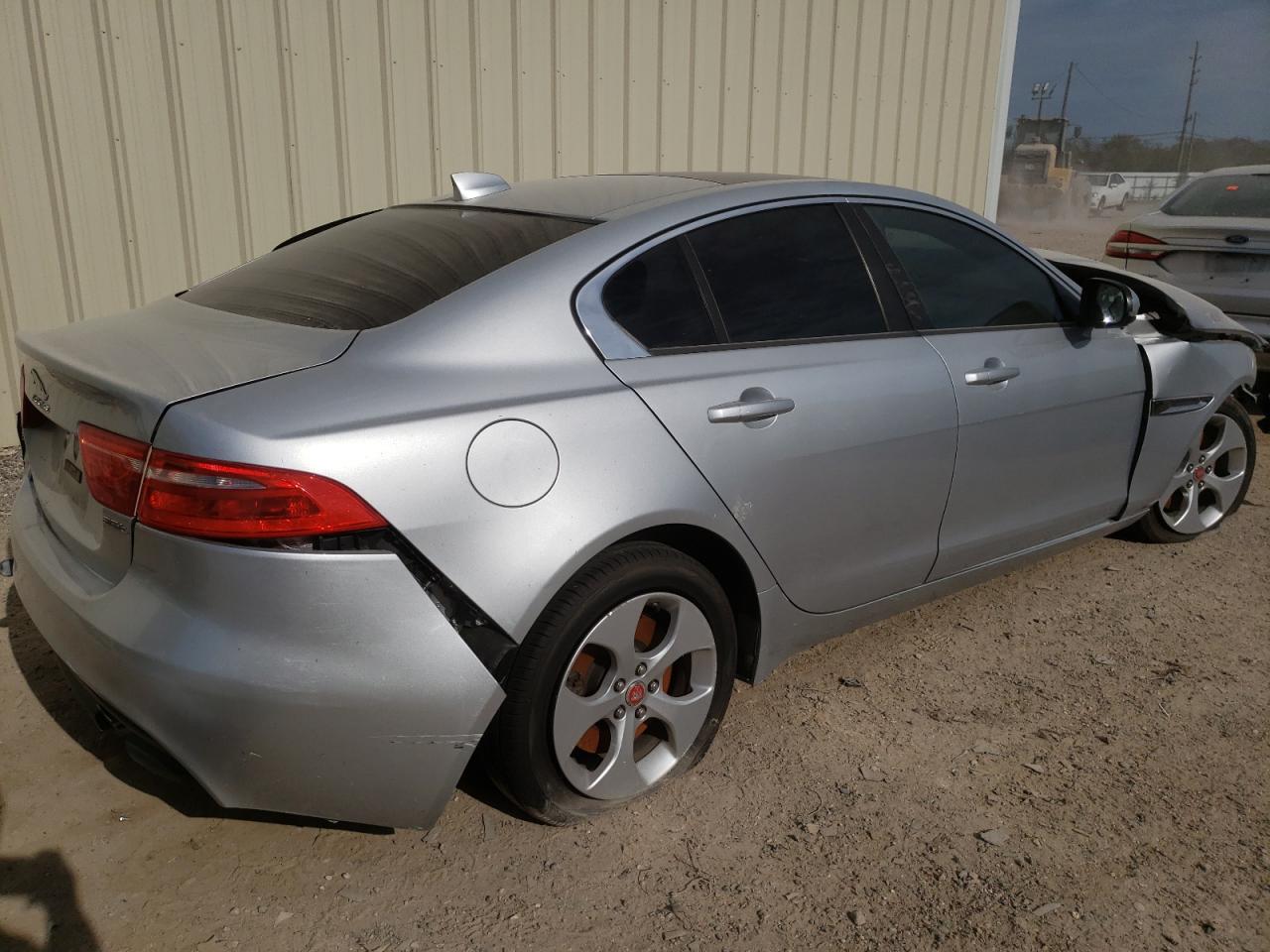 Obraz 3 z 2017 JAGUAR XE  2017 z VIN SAJAR4BG6HA974309