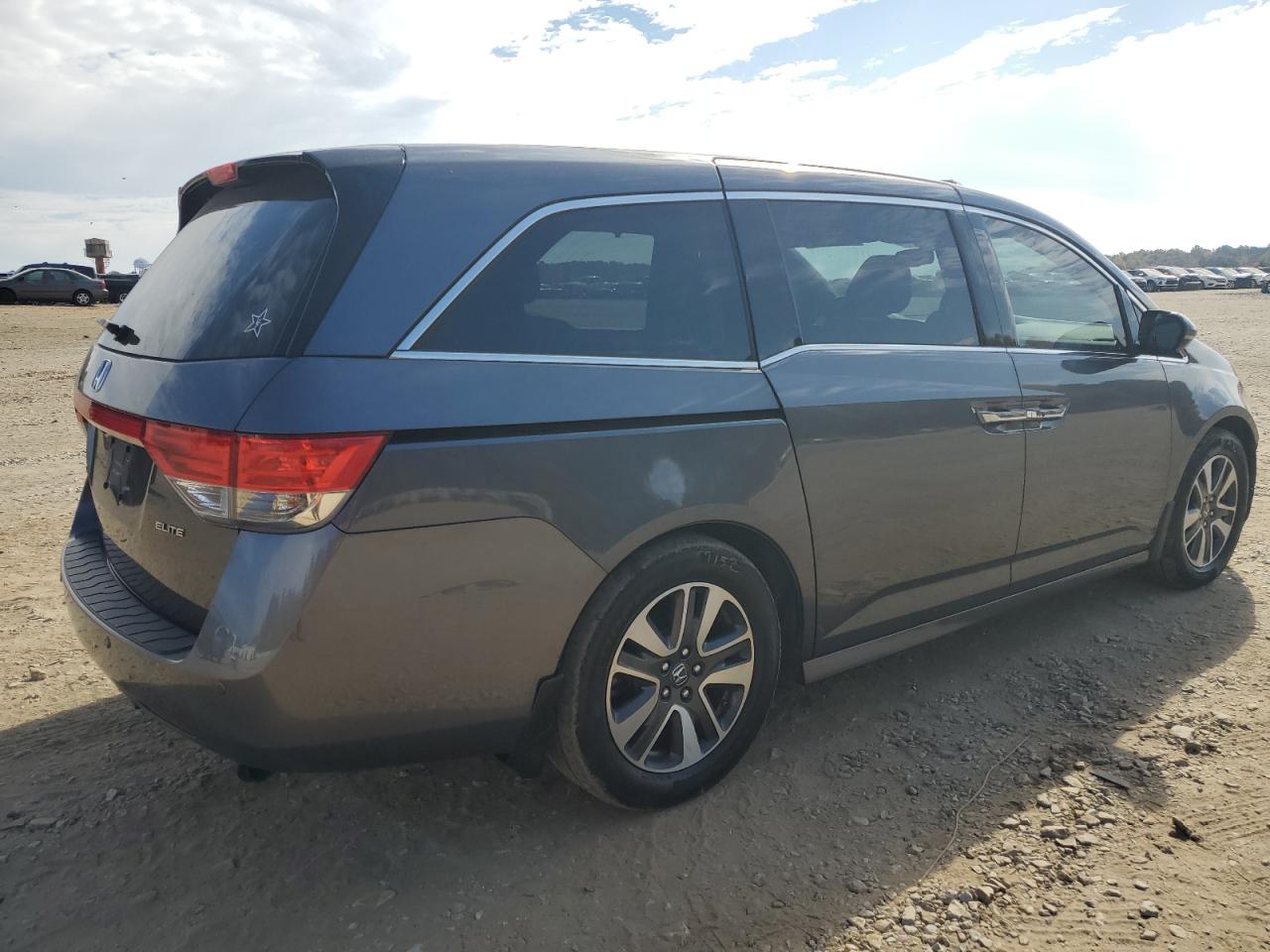 Image 3 of 2016 HONDA ODYSSEY TOURING 2016 with VIN 5FNRL5H91GB113515